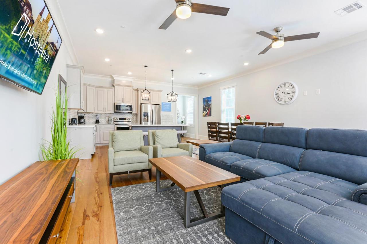 Hosteeva Chic 4 Bedroom With High-end Upgrades Pool & Perfect Location *