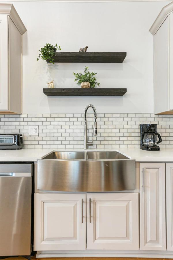 Hosteeva Chic 4 Bedroom With High-end Upgrades Pool & Perfect Location * New Orleans