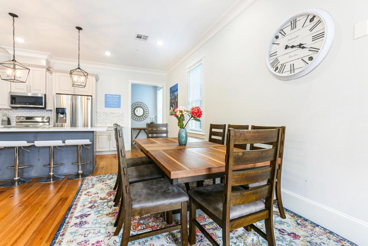 Apartment Hosteeva Chic 4 Bedroom With High-end Upgrades Pool & Perfect Location *
