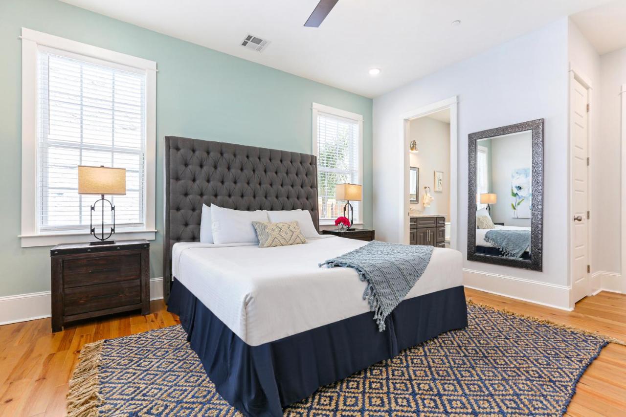 Hosteeva Chic 4 Bedroom With High-end Upgrades Pool & Perfect Location Apartment New Orleans