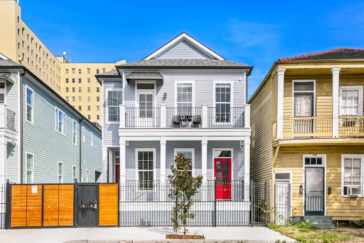 Hosteeva Chic 4 Bedroom With High-end Upgrades Pool & Perfect Location Apartment
