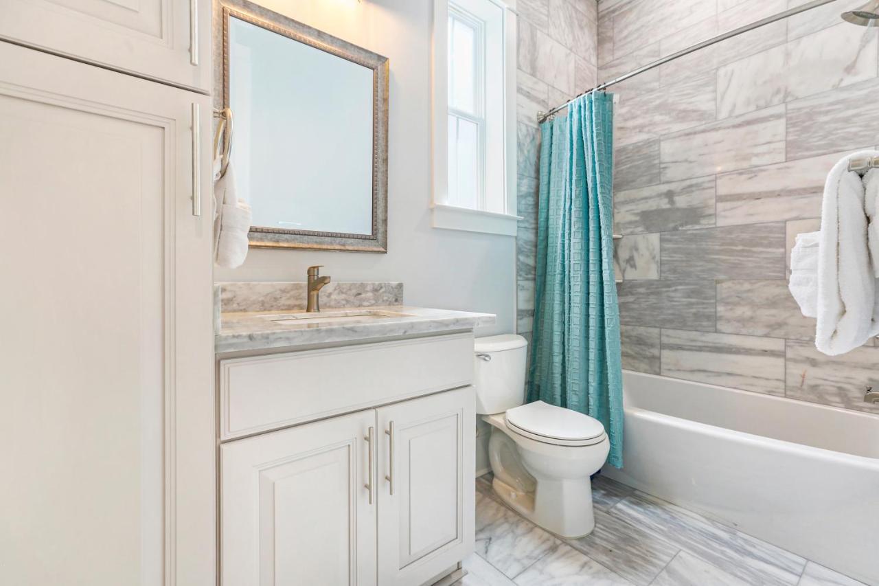 Hosteeva Chic 4 Bedroom With High-end Upgrades Pool & Perfect Location Apartment
