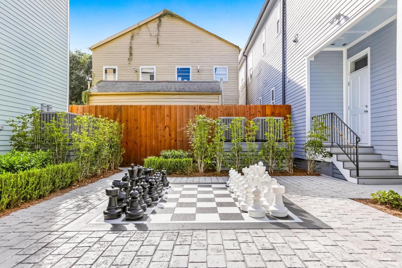 Hosteeva Chic 4 Bedroom With High-end Upgrades Pool & Perfect Location Apartment *