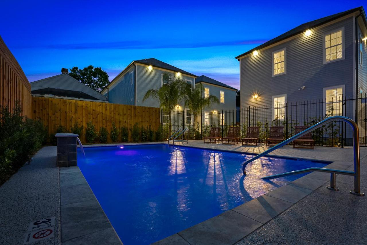 Hosteeva Chic 4 Bedroom With High-end Upgrades Pool & Perfect Location Apartment